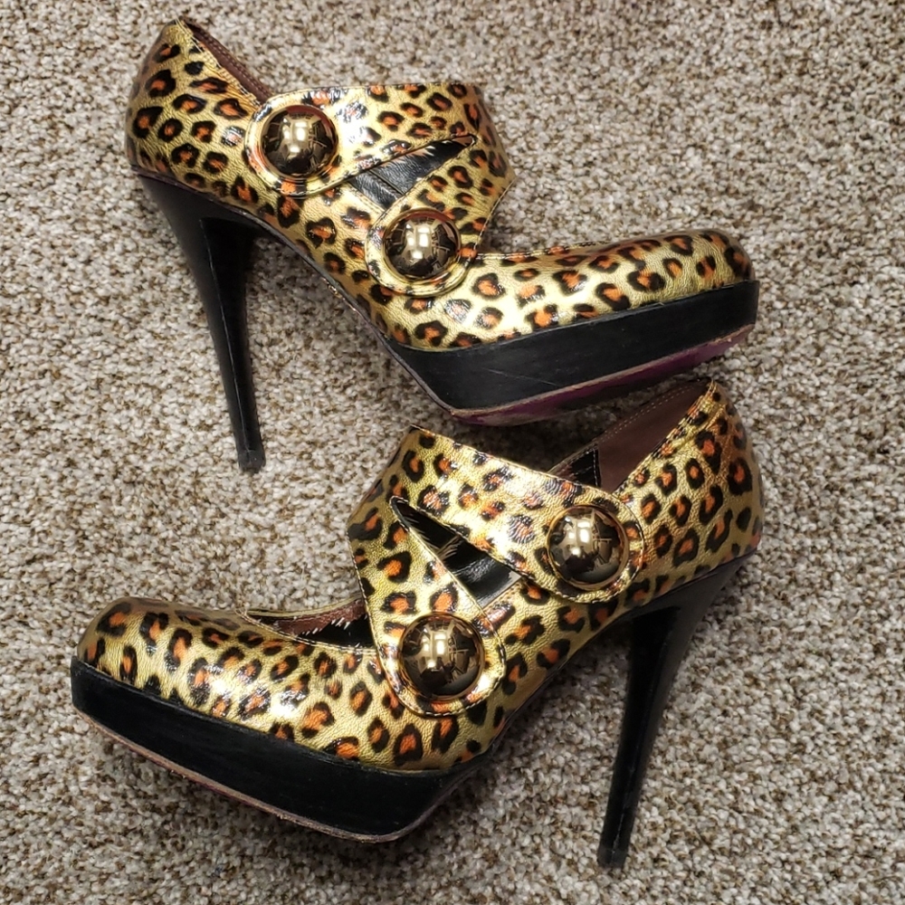 Betsey Johnson Rylie II Leopard heel 8.5